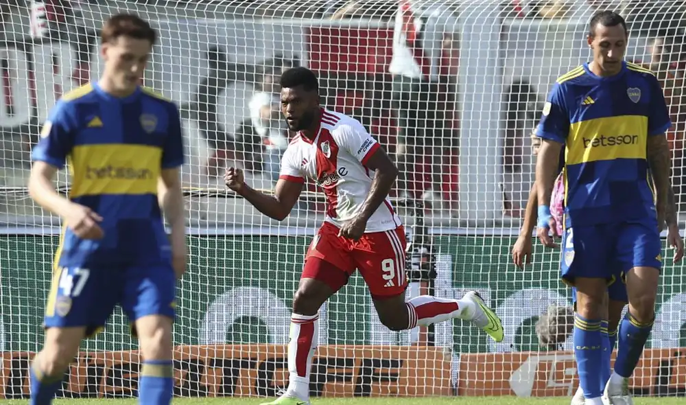 Boca Juniors y River Plate se enfrentaron en el Kempes por la Copa de la Liga. Foto: AFP