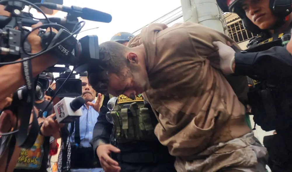 El presunto sicario fue trasladado a las instalaciones de la Policía luego del acto ilícito que habría cometido. Foto: Miguel Calderón/La República El presunto sicario fue trasladado a las instalaciones de la Policía luego del acto ilícito que habría cometido. Foto: Miguel Calderón/La República