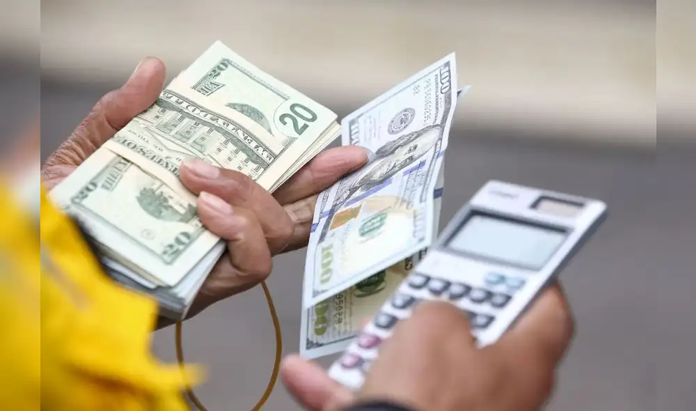 El dólar comenzó con un precio mínimo de S/3,6860 y cerró con un precio máximo de S/3,7100. Fuente: Andina El dólar comenzó con un precio mínimo de S/3,6860 y cerró con un precio máximo de S/3,7100. Fuente: Andina