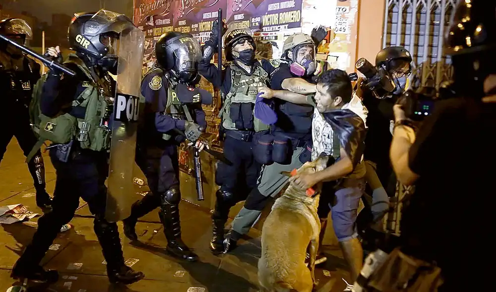 Represión. Ambos informes resaltan el uso desmedido de armas y la impunidad que continúa en las fuerzas de seguridad. Foto: Marco Cotrina / La República