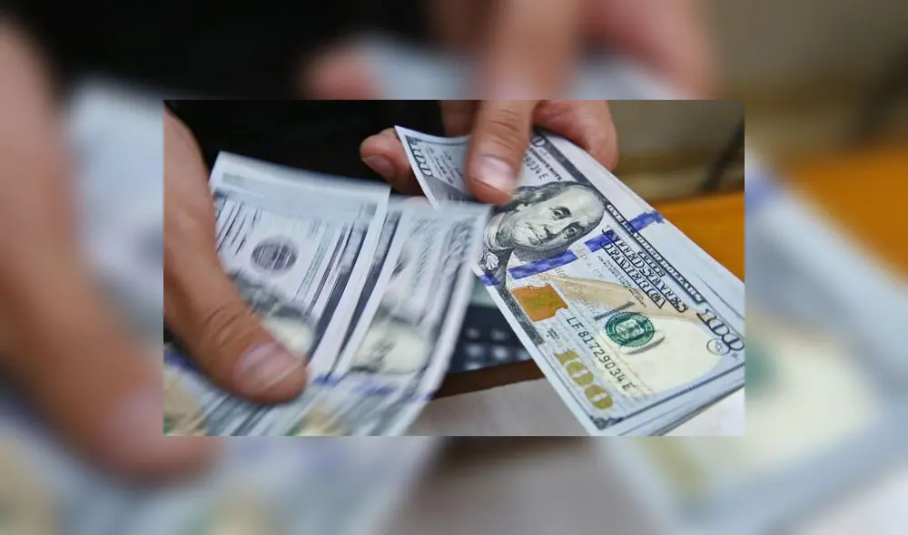 En el mercado paralelo, el billete verde se ubica ahora en S/3,71 la compra y en S/3,75 la venta. Fuente: AFP
