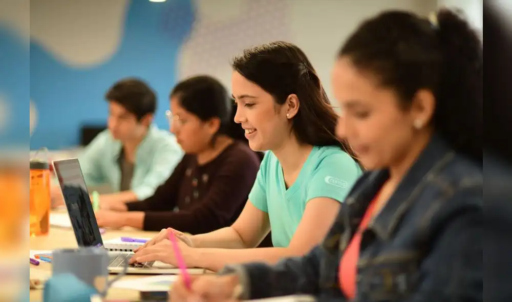 Invertir en educación incentiva la participación política de los jóvenes. Foto: Andina