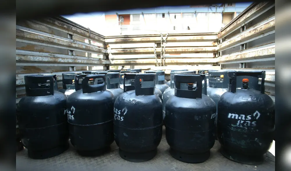 Osinergmin se encarga de calcular regularmente la banda de precios de los combustibles. Foto: La República