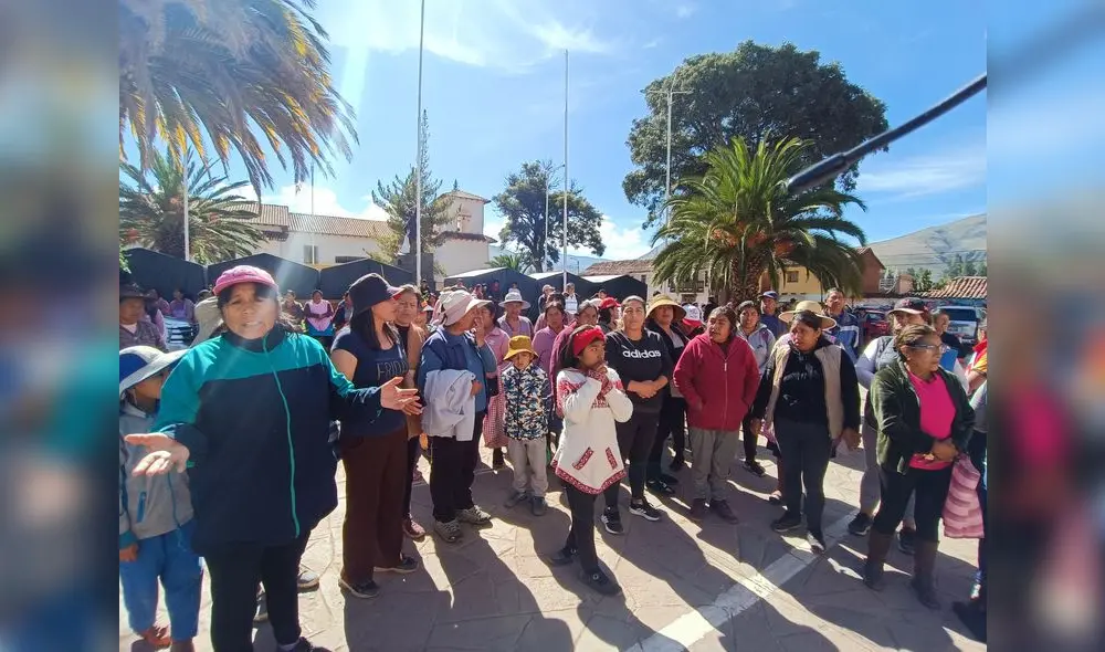Pobladores piden apoyo de las autoridades. Foto: Luis Álvarez/LR