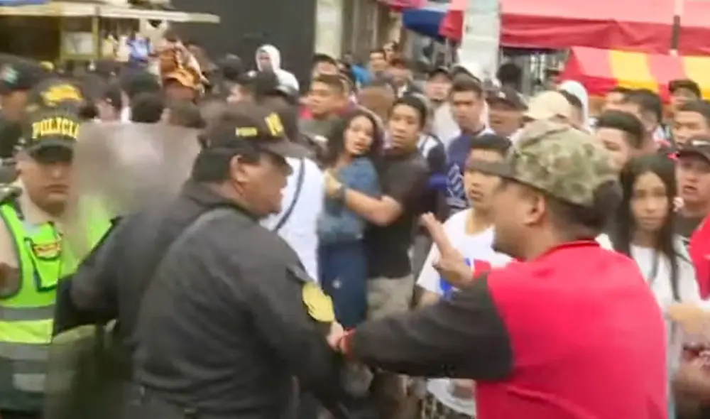 Jugadores, entrenadores y barristas participan del torneo popular de el Mundialito de El Porvenir. Foto: Latina Jugadores, entrenadores y barristas participan del torneo popular de el Mundialito de El Porvenir. Foto: Latina