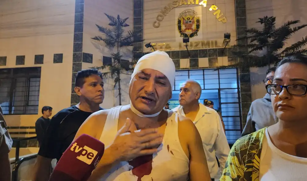 El alcalde de Comas, Ulises Villega, agradeció a Dios por estar con vida y también por tener a mi esposa a salvo. Foto: Miguel Calderón/ La República.