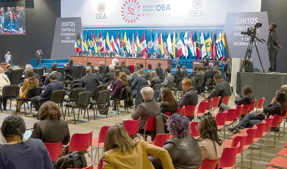 OEA. La Carta Democrática Interamericana se creó en Lima, en el 2001, en un escenario poscaída del autoritarismo fujimorista. Hoy un sector propone su aplicación en el Perú. Foto: AFP