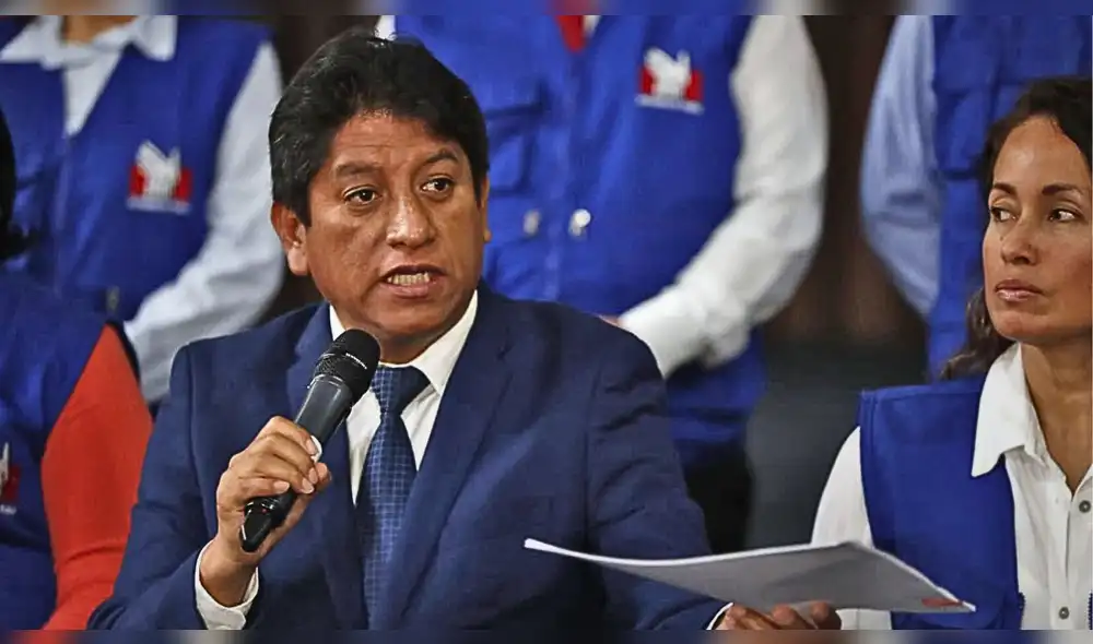 Gutiérrez Condor saldrá del país tras haber conseguido que la Comisión de Constitución apruebe su proyecto de ley, el cual propone modificar la ley orgánica de la JNJ. Foto: composición LR- Andina.