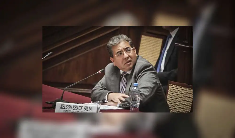 En dos vehículos vigilaban la vivienda del contralor general de la República, los cuales se encontraban a nombre de una empresa de fachada de la DINI. Foto: Giancarlo Contreras/LR