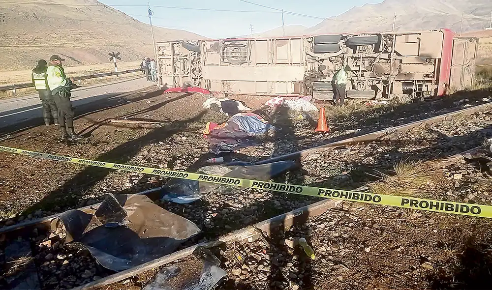 Escenario. Nueve pasajeros fallecieron en el lugar y 2 durante el traslado hacia hospitales. Foto: difusión