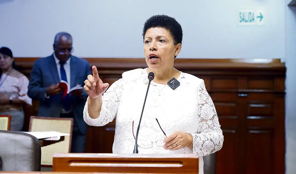 autora del predictamen. Fujimorista Martha Moyano preside la Comisión de Constitución. autora del predictamen. Fujimorista Martha Moyano preside la Comisión de Constitución.