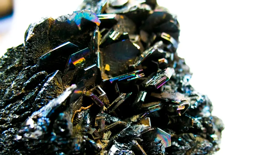 Este elemento químico pertenece al grupo de los metaloides y es el segundo más abundante en la corteza terrestre. Foto: Mllopis Gemologia.