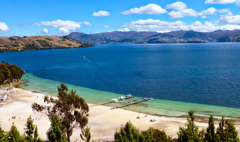El Lago de Tota posee una extensión de 55 kilómetros cuadrados y una profundidad de 60 metros. Foto: ProColombia
