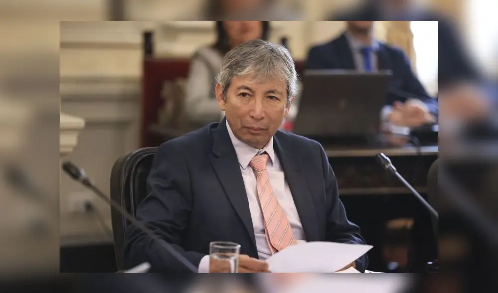 Titular del MEF culpa al cambio climático por aumento de la pobreza. Fuente: El Peruano. Titular del MEF culpa al cambio climático por aumento de la pobreza. Fuente: El Peruano.