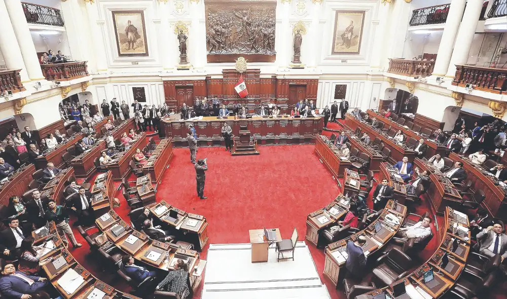 De cuidado. Ahora con más velocidad avanzan los grupos dominantes del Parlamento para sacar leyes cuestionadas. Félix Contreras