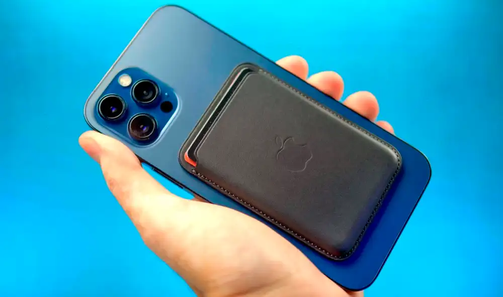 Puedes guardar hasta 3 tarjetas en esta cartera oficial de Apple. Foto: Tech Santos