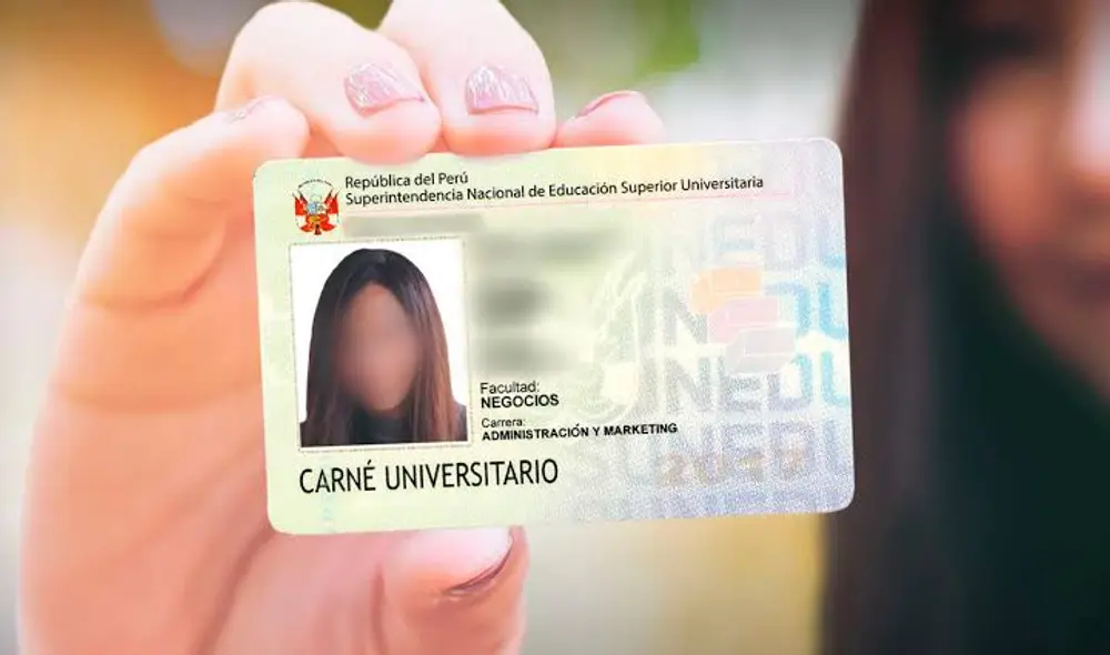 Estudiante, ya puedes solicitar el carné universitario 2024. Foto: Composición LR