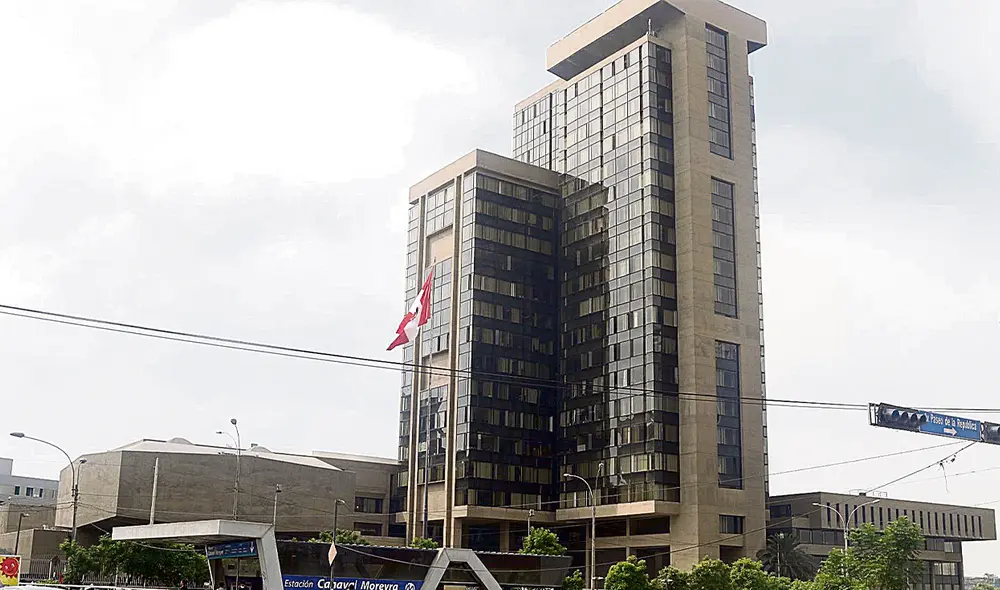 Incertidumbre. Ayer, Dina Boluarte mandó a decir que Petroperú no será privatizada, pero no aclaró el futuro de la estatal. Foto: difusión