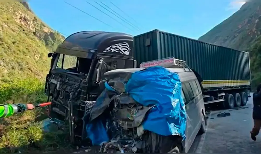 El choque fue frontal entre ambas unidades y habría un total de 16 heridos. Foto: Canal N