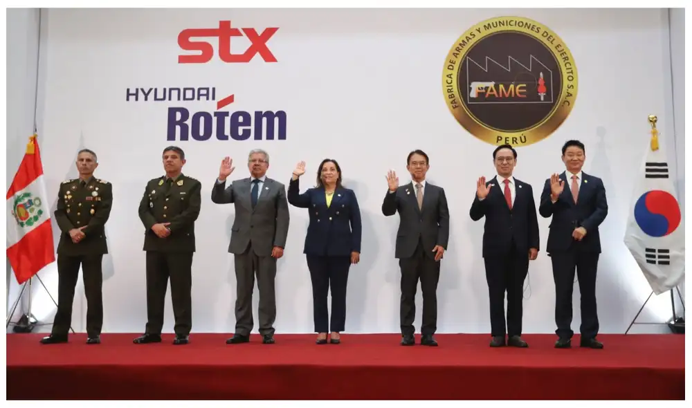El lunes en la noche fue la suscripción del convenio entre FAME y STX Corporation-Hyundai Rotem para la fabricación de blindados 8x8,. No hubo licitaciíon.
