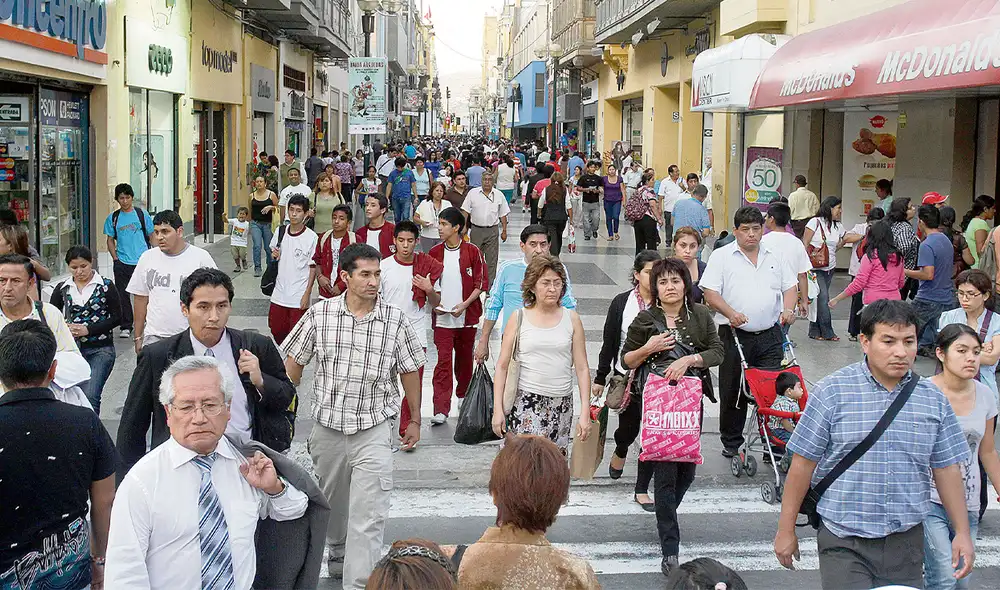 Lectura. A pesar del rebote en 2024, el FMI considera que habrá una recuperación moderada del consumo privado. Foto: difusión