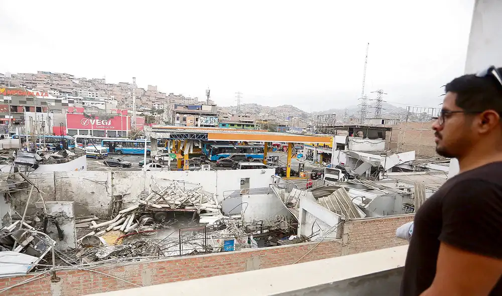 Zona cero. El área de la deflagración parece un escenario de guerra. Aún no se sabe qué causó la fuga de gas y la posterior explosión que dañó las viviendas. Foto: Félix Contreras / La República Zona cero. El área de la deflagración parece un escenario de guerra. Aún no se sabe qué causó la fuga de gas y la posterior explosión que dañó las viviendas. Foto: Félix Contreras / La República