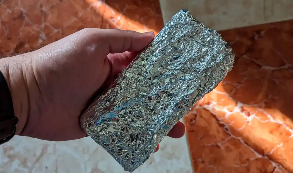 Si la capa de papel aluminio es doble, el equipo quedará incomunicado. Foto: El Androide Libre Si la capa de papel aluminio es doble, el equipo quedará incomunicado. Foto: El Androide Libre