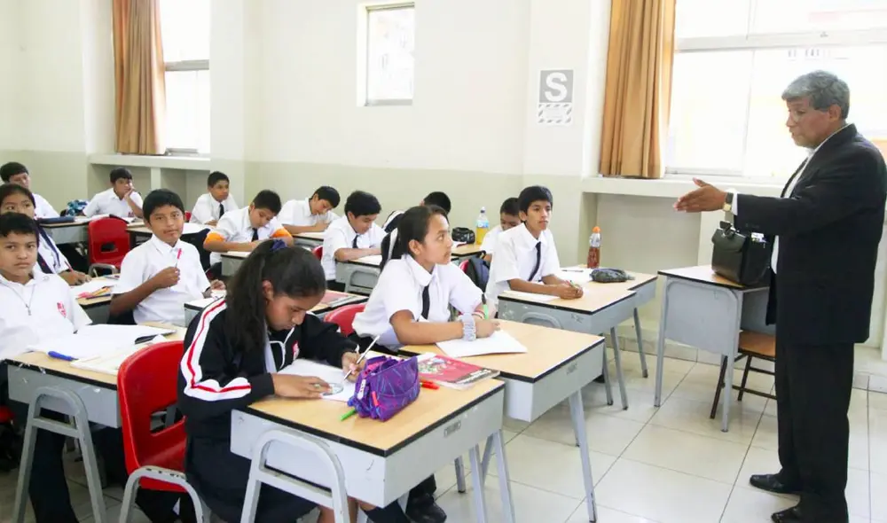 Un profesor de primaria puede ganar en promedio S/1.967 en el ámbito privado. Foto: Andina Un profesor de primaria puede ganar en promedio S/1.967 en el ámbito privado. Foto: Andina