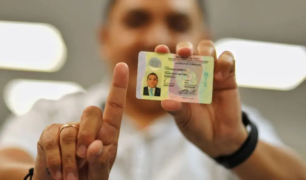 El MTC indica que no es necesario la intervención de tramitadores para solicitar el brevete por primera vez. Foto: Andina