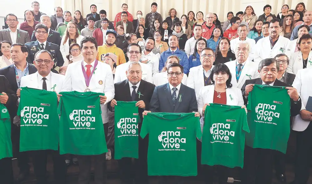 Pedido. Familias le solicitan al ministro de Salud que agilice la aprobación del reglamento de la ley que ordena que todos los peruanos sean donantes. ¡Vamos! Foto: difusión Pedido. Familias le solicitan al ministro de Salud que agilice la aprobación del reglamento de la ley que ordena que todos los peruanos sean donantes. ¡Vamos! Foto: difusión