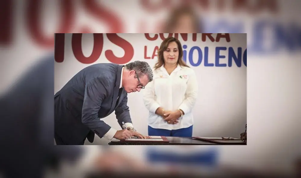 Subordinación del gobierno de Boluarte y el ministro Morgan Quero ante el fujimorismo para censurar contenidos educativos. (Foto: Palacio) Subordinación del gobierno de Boluarte y el ministro Morgan Quero ante el fujimorismo para censurar contenidos educativos. (Foto: Palacio)