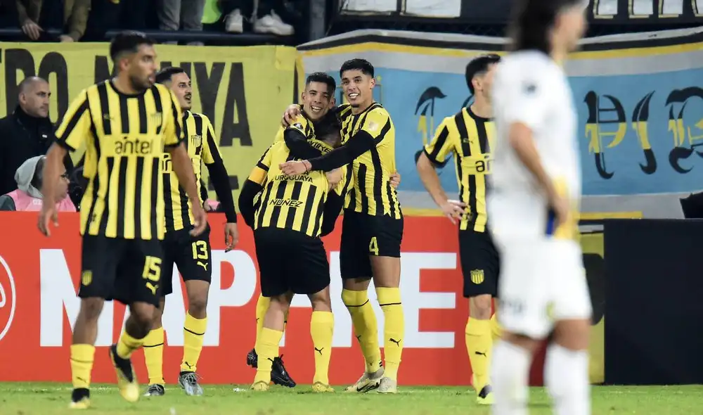 Peñarol y Rosario Central se enfrentaron en el estadio Campeón del Siglo. Foto: Conmebol Libertadores