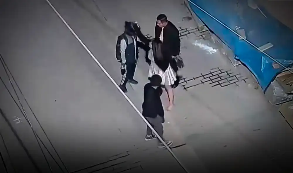 Mujer enfrentó a delincuentes durante la madrugada. Foto: Captura América Noticias Mujer enfrentó a delincuentes durante la madrugada. Foto: Captura América Noticias