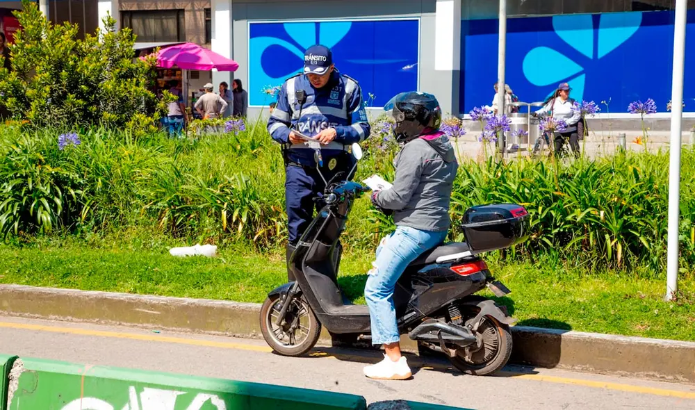 Para operar motos, ciclomotores, tricimotos y cuadriciclos eléctricos, se debe poseer una licencia de conducción tipo A1. Para los cuadriciclos, se necesita una licencia tipo B1. Foto: Secretaría de Movilidad Para operar motos, ciclomotores, tricimotos y cuadriciclos eléctricos, se debe poseer una licencia de conducción tipo A1. Para los cuadriciclos, se necesita una licencia tipo B1. Foto: Secretaría de Movilidad