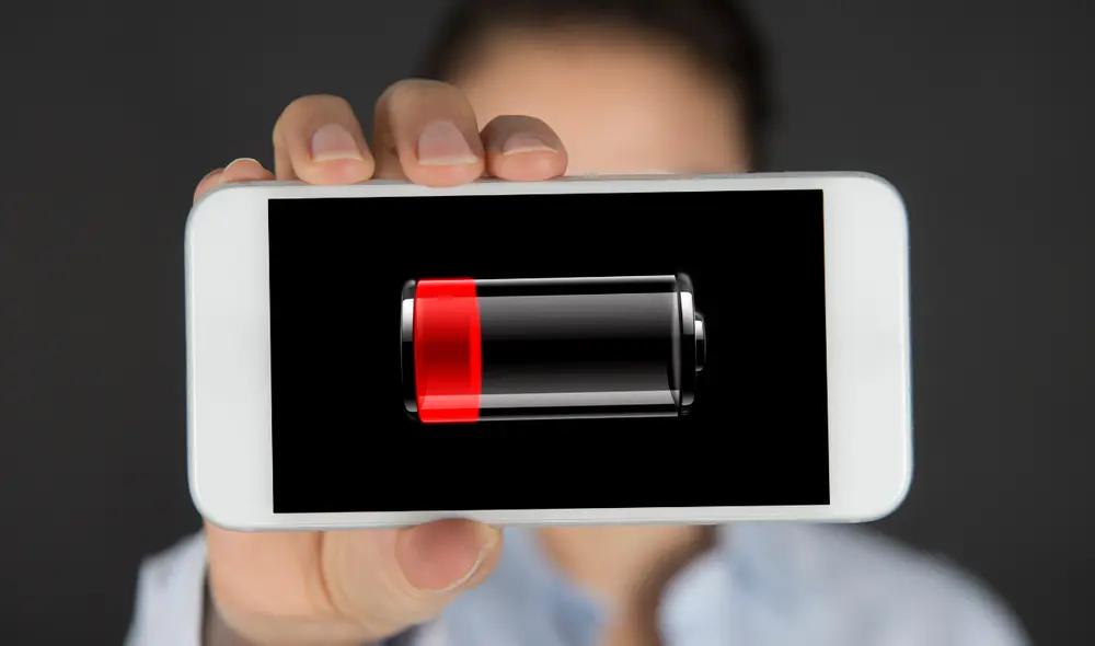 Las aplicaciones que funcionan en segundo plano descargan la batería del móvil. Foto: Semana