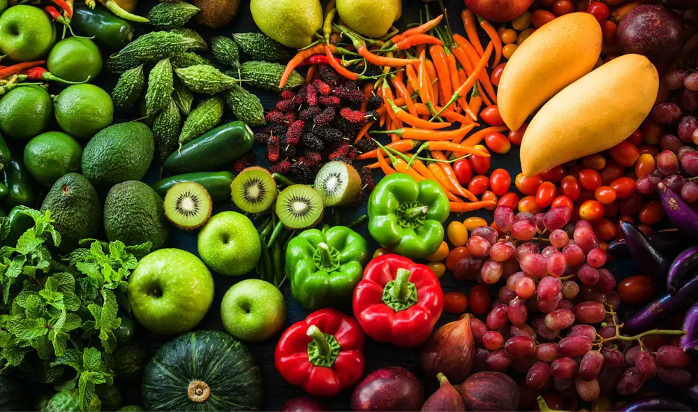 Se recomienda que las personas de 9 años a más consuman 5 porciones de verdura al día. Foto: Peangdao/Adobe Stock