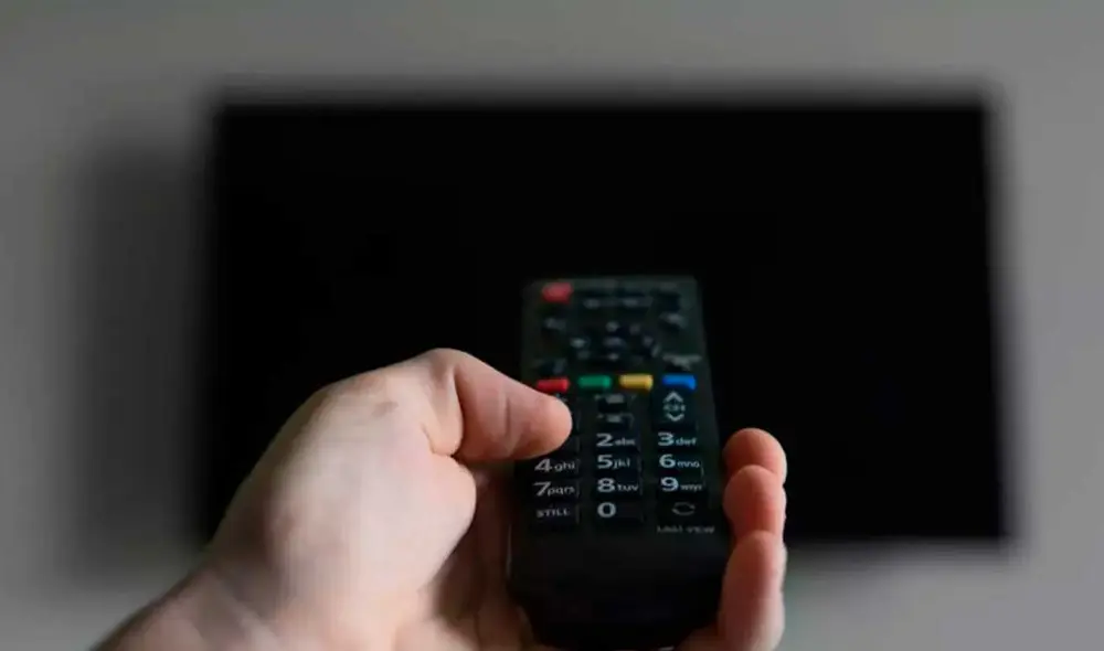 La forma correcta de apagar tu Smart TV es usando tu control remoto. Foto: adslzone