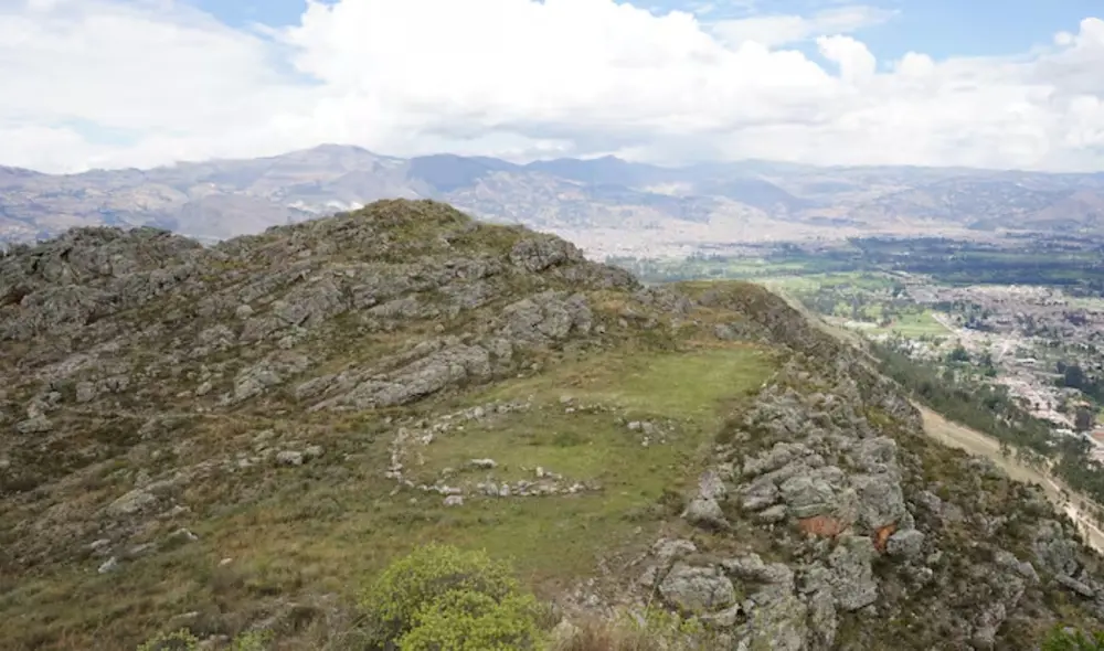 En el lugar se han encontrado ofrendas de cerámica, fragmentos de cristal de cuarzo, sodalita, antracita y miniaturas de piedra. Foto: Science Advances