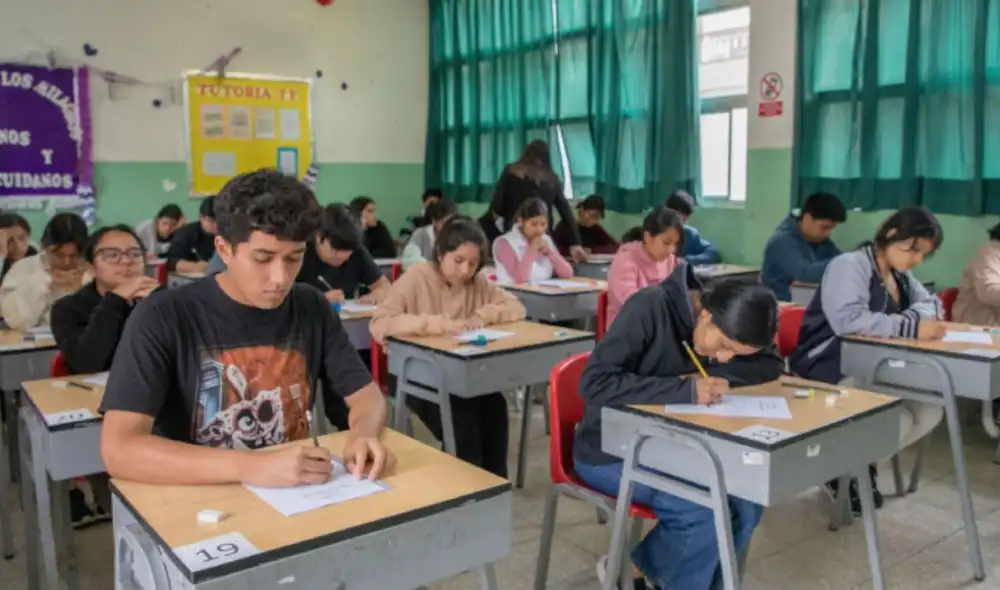 Hijos de los profesores que integran la Carrera Pública Magisterial podrán acceder a 400 becas. Foto: Minedu