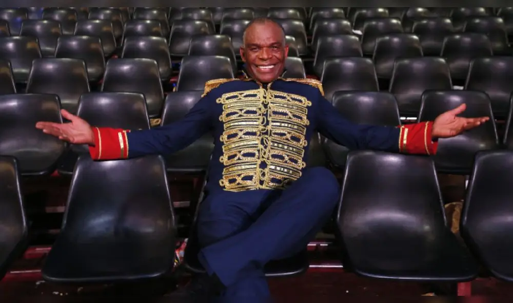 Amador Ballumbrosio, director musical de 'Quereres', espectáculo 2024 de  La Tarumba. Foto Felix Contreras / La República