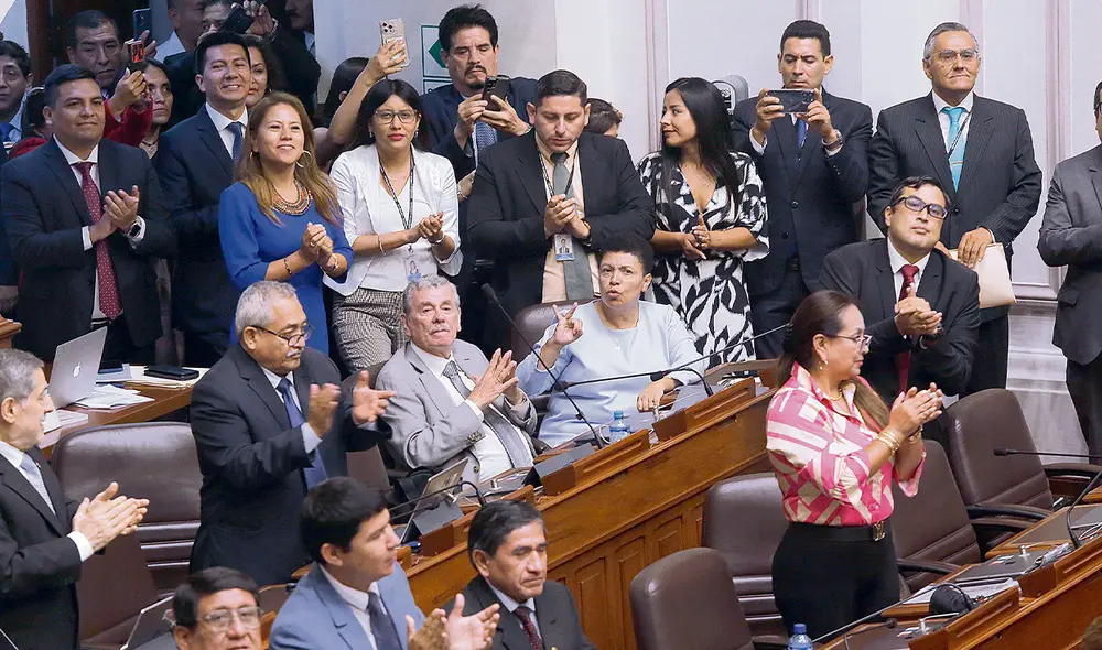 Maniobra. Fujimorismo contrabandeó reforma en proyecto sobre reelección de autoridades.  Foto: Félix Contreras / La República