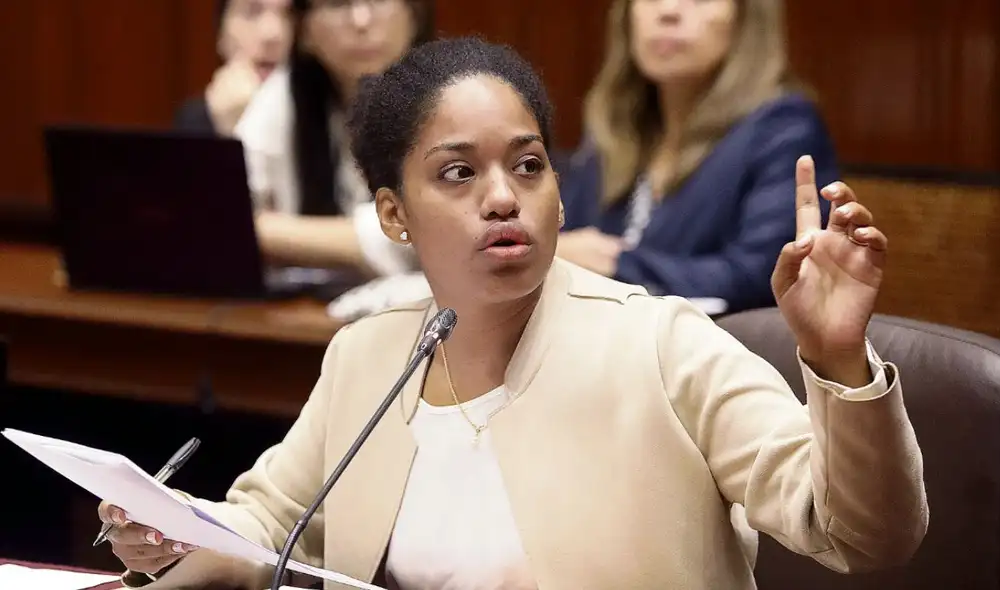 La congresista de Fuerza Popular hizo el comentario para defender su proyecto de ley que plantea reducir impuesto a los trabajadores. Foto: LR La congresista de Fuerza Popular hizo el comentario para defender su proyecto de ley que plantea reducir impuesto a los trabajadores. Foto: LR