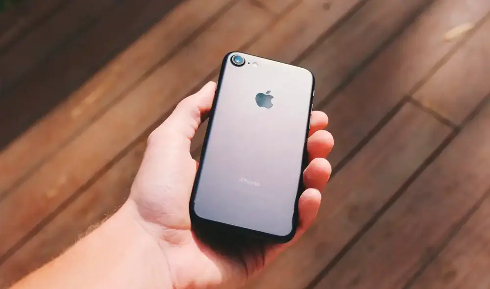 Varios móviles dejan de ser operativos cada año. Foto: Composición LR / Hipertextual Varios móviles dejan de ser operativos cada año. Foto: Composición LR / Hipertextual