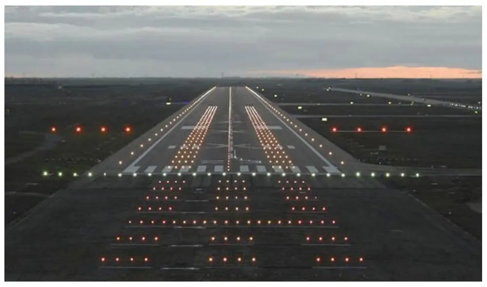 El mantenimiento de las luces de la pista es un trabajo especializado, pero Corpac contrató a una empresa sin experiencia.