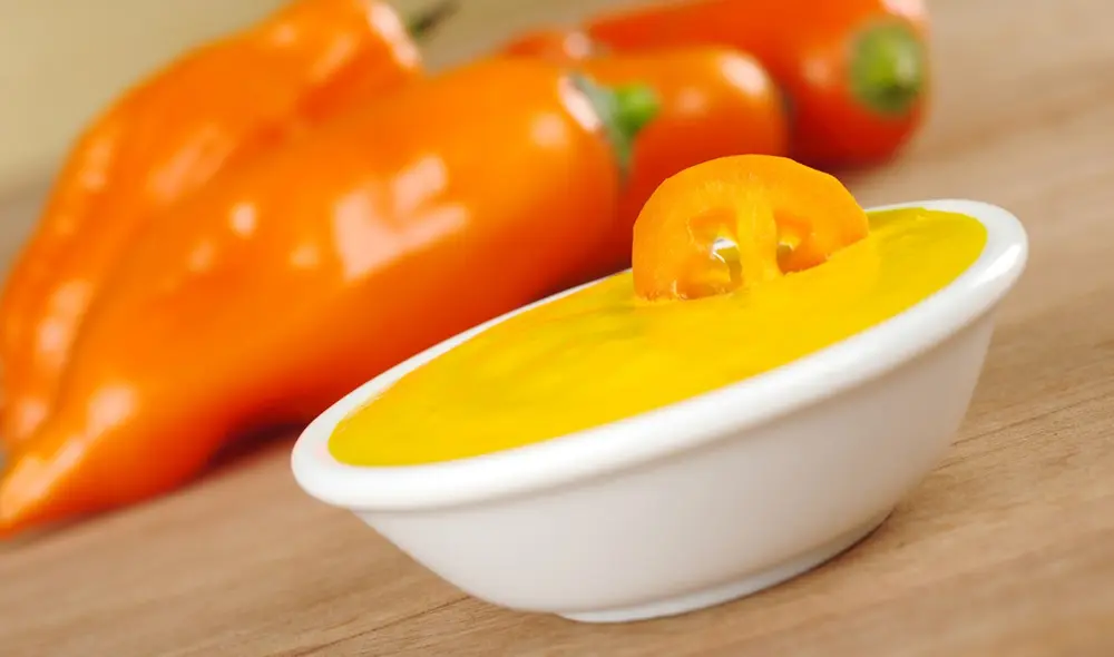 El ají criollo es una salsa esencial para la gastronomía peruana, acompañando a una gran diversidad de platillos. Foto: Taste Atlas