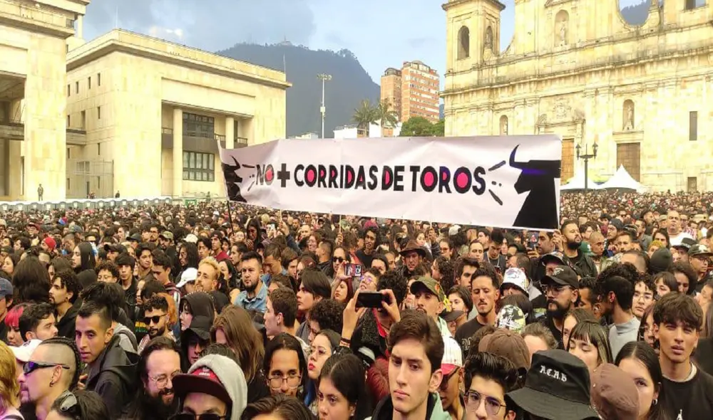 Las asociaciones de animalistas respaldaron el proyecto de Esmeralda Hernández bajo el lema "No más olé". Foto: Archivo Esmeralda Hernández
