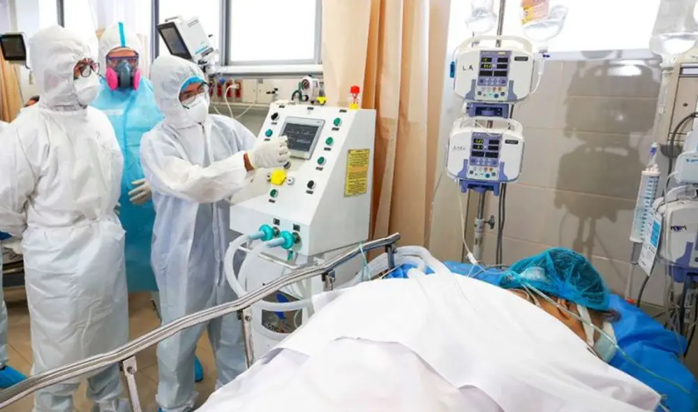 Un paciente complicado espera en UCI entre 24 horas y 7 días. Foto: Minsa Un paciente complicado espera en UCI entre 24 horas y 7 días. Foto: Minsa