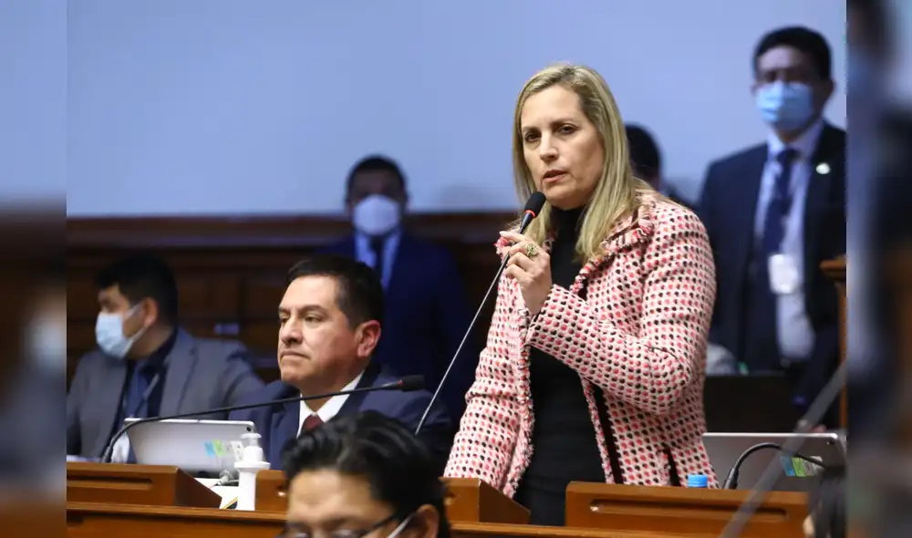 María del Carmen Alva pidió a Dina Boluarte “más trabajo y mejores ministros” para enfrentar su impopularidad. Foto: Congreso - Video: Rosa Quincho/LR