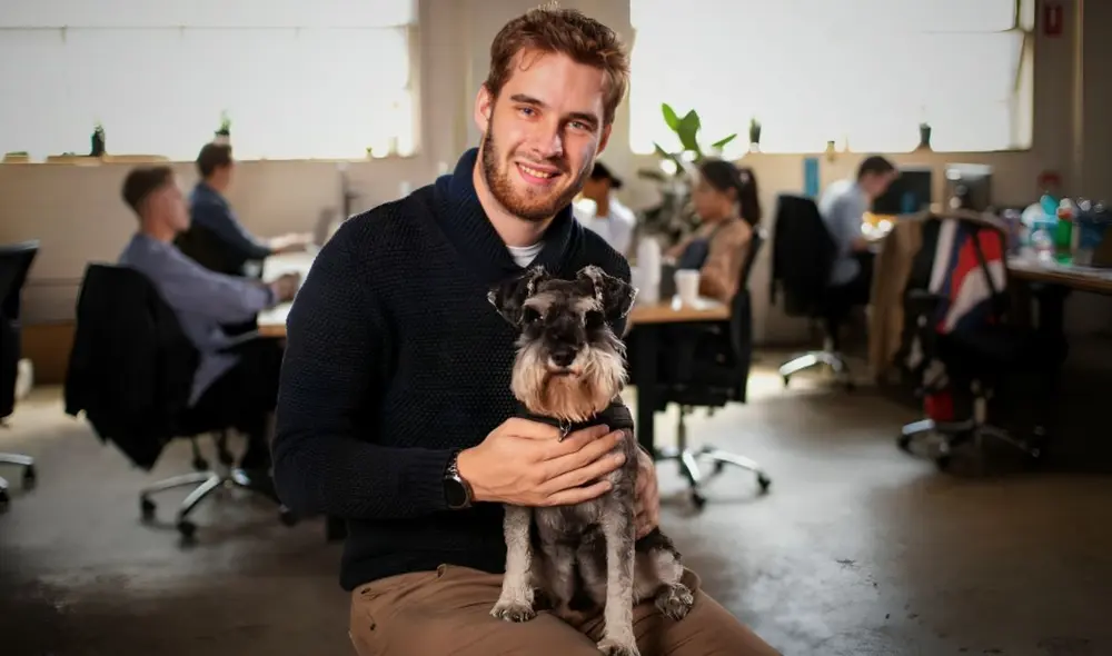Tras la bancarrota de su padre, se las rebuscó y luchó, hasta que finalmente pudo lograr el éxito. Foto: Forbes Tras la bancarrota de su padre, se las rebuscó y luchó, hasta que finalmente pudo lograr el éxito. Foto: Forbes