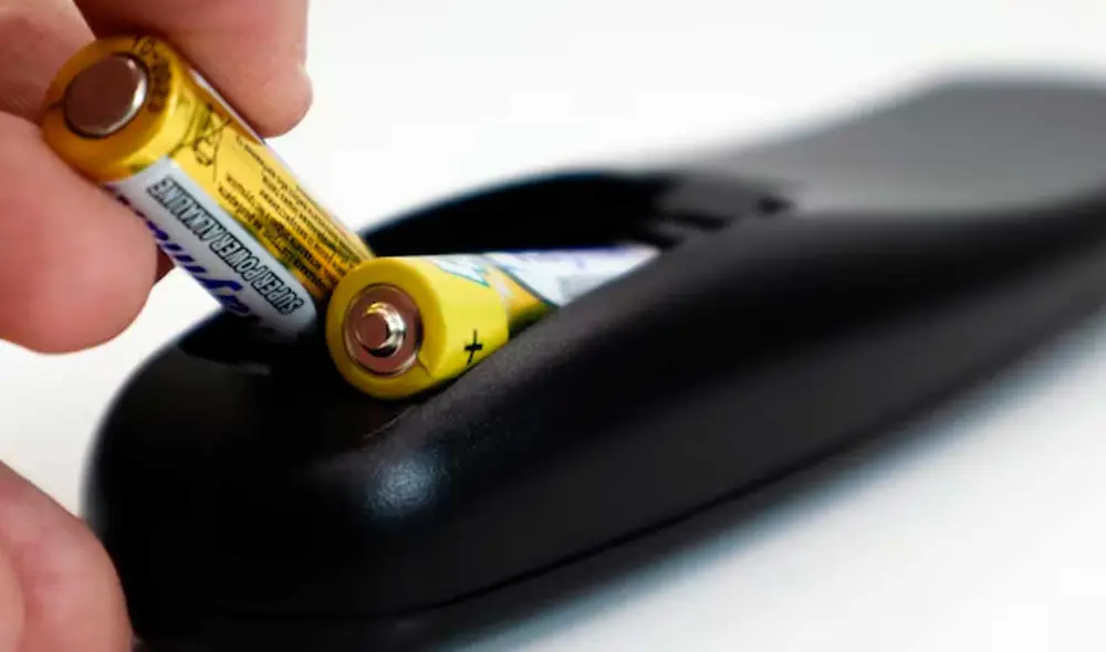 Las pilas que usan los controles pueden ser AA o AAA. Foto: Freepik